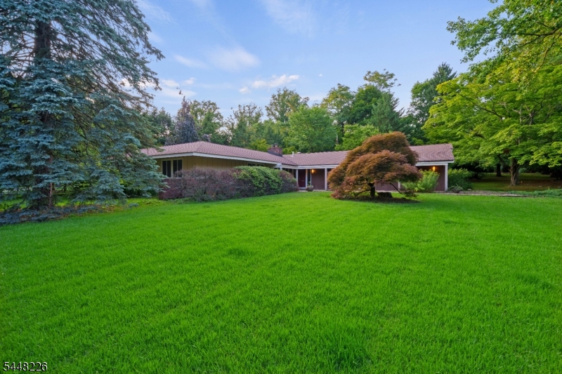 29 Wayside Pl Property Photo 2