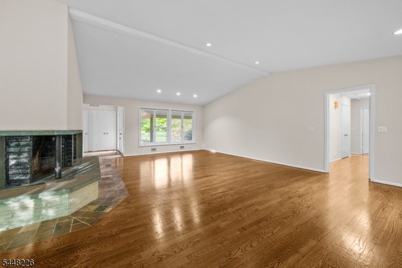 29 Wayside Pl Property Photo 8