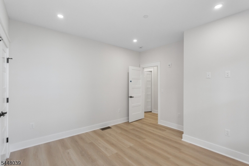 5 Milton Ave C Property Photo 24