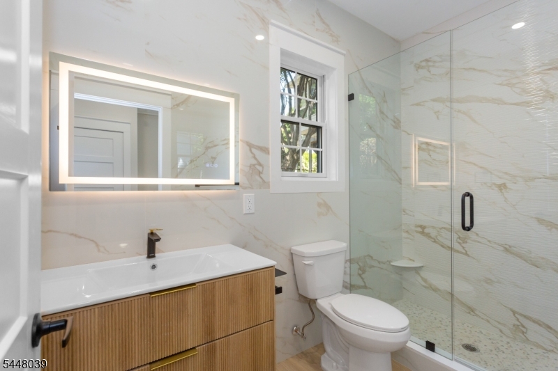 5 Milton Ave C Property Photo 28