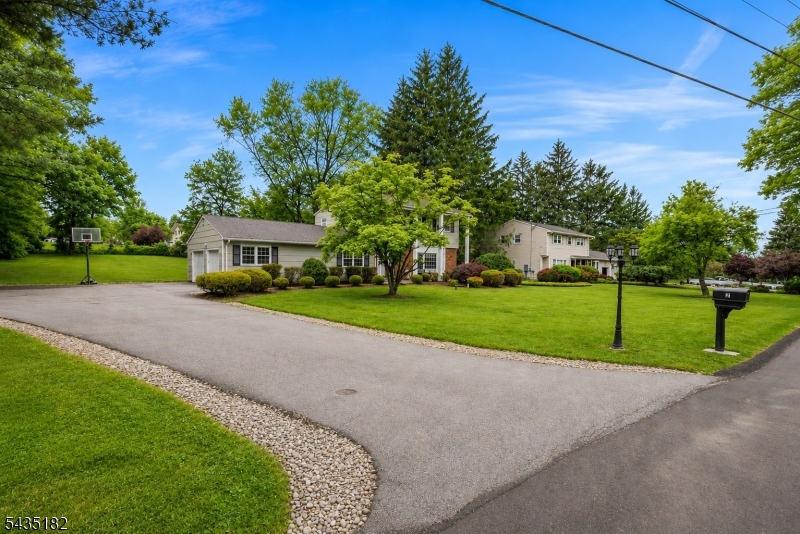 2 Ellam Dr Property Photo 2