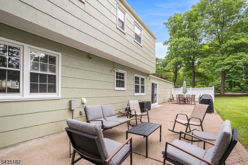 2 Ellam Dr Property Photo 15