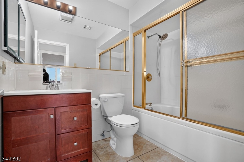 41 Wilson Ave D Property Photo 3