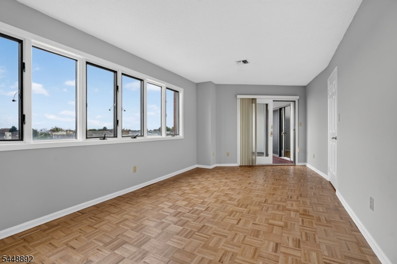 41 Wilson Ave D Property Photo 4