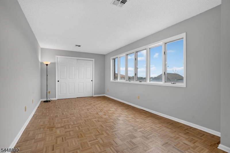 41 Wilson Ave D Property Photo 5