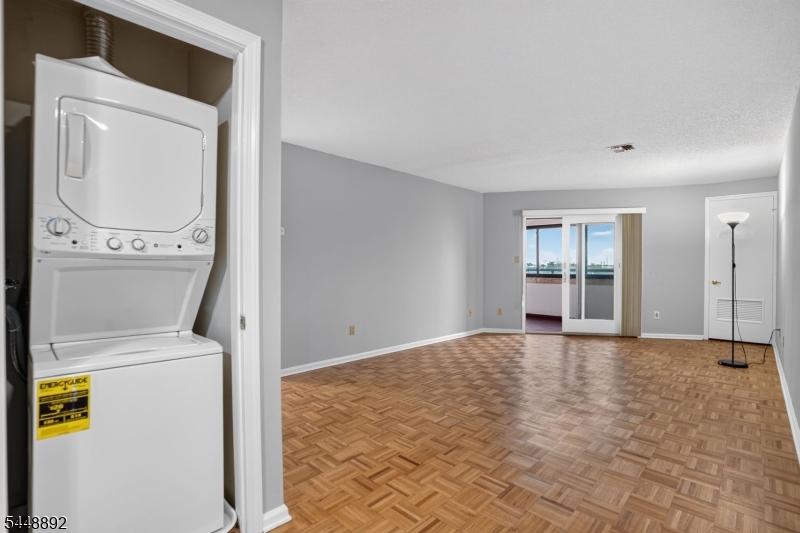 41 Wilson Ave D Property Photo 10