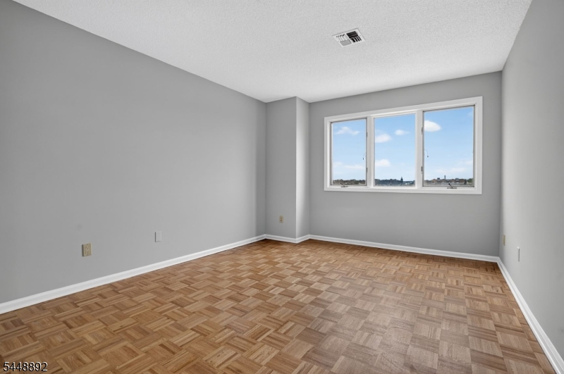 41 Wilson Ave D Property Photo 11