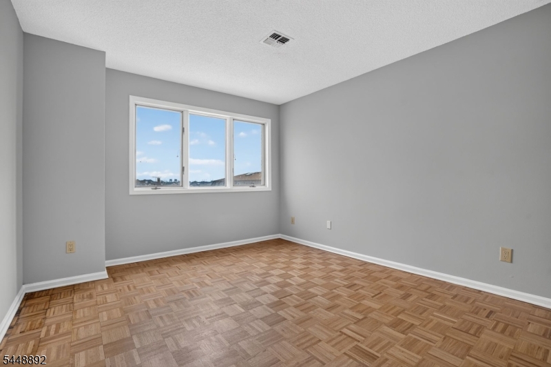 41 Wilson Ave D Property Photo 12