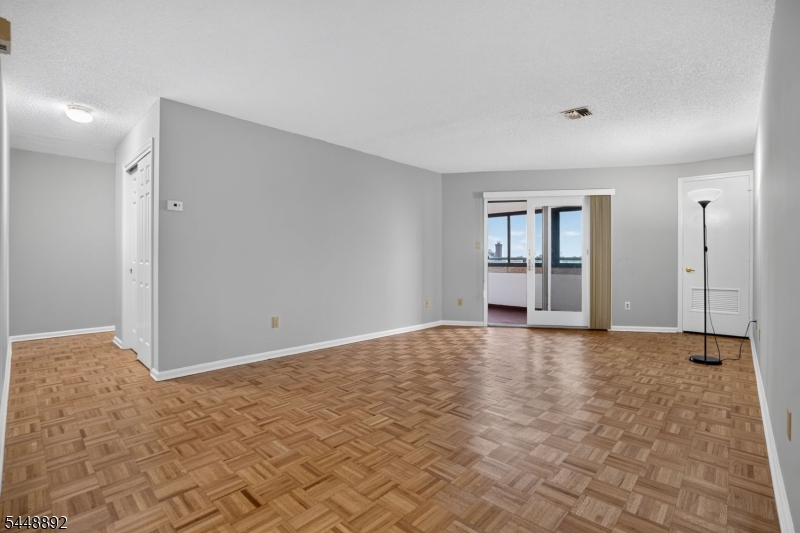 41 Wilson Ave D Property Photo 13