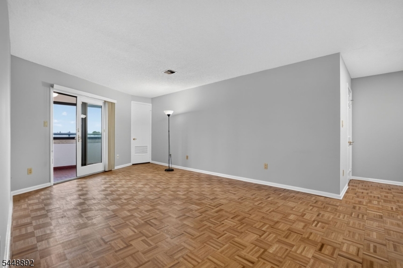 41 Wilson Ave D Property Photo 14