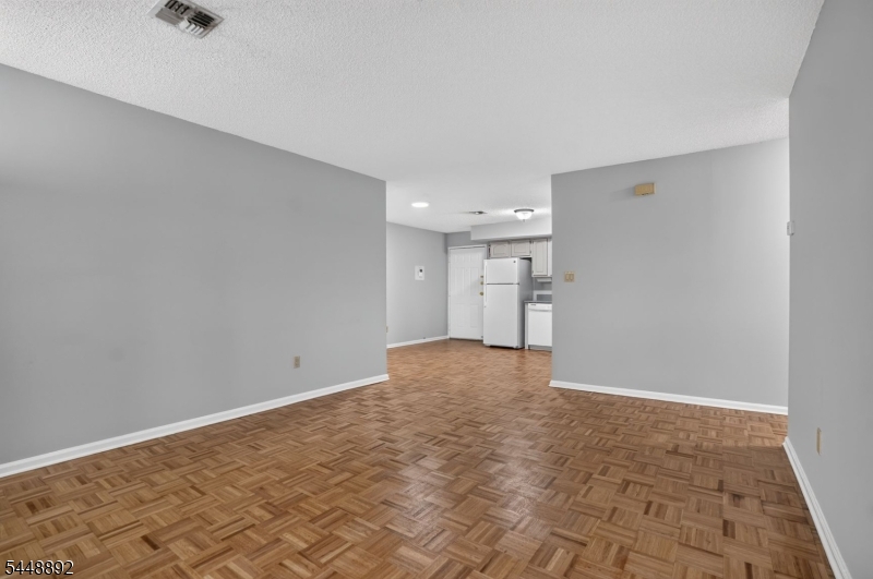41 Wilson Ave D Property Photo 15