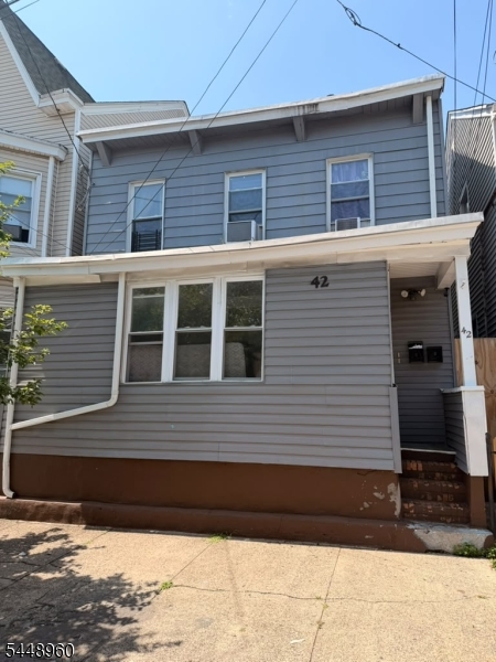 42 N York St Property Photo 1