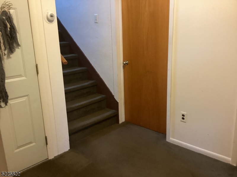 370 Main St Property Photo 5
