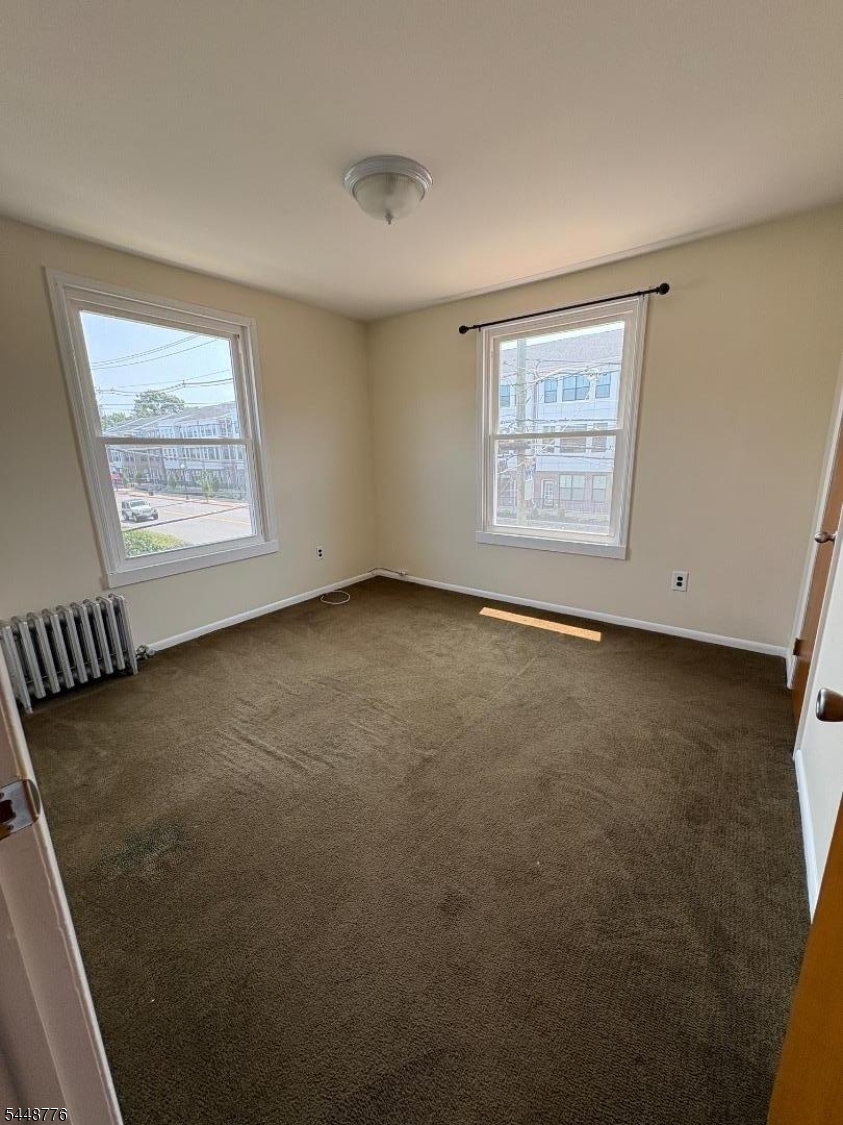 370 Main St Property Photo 12