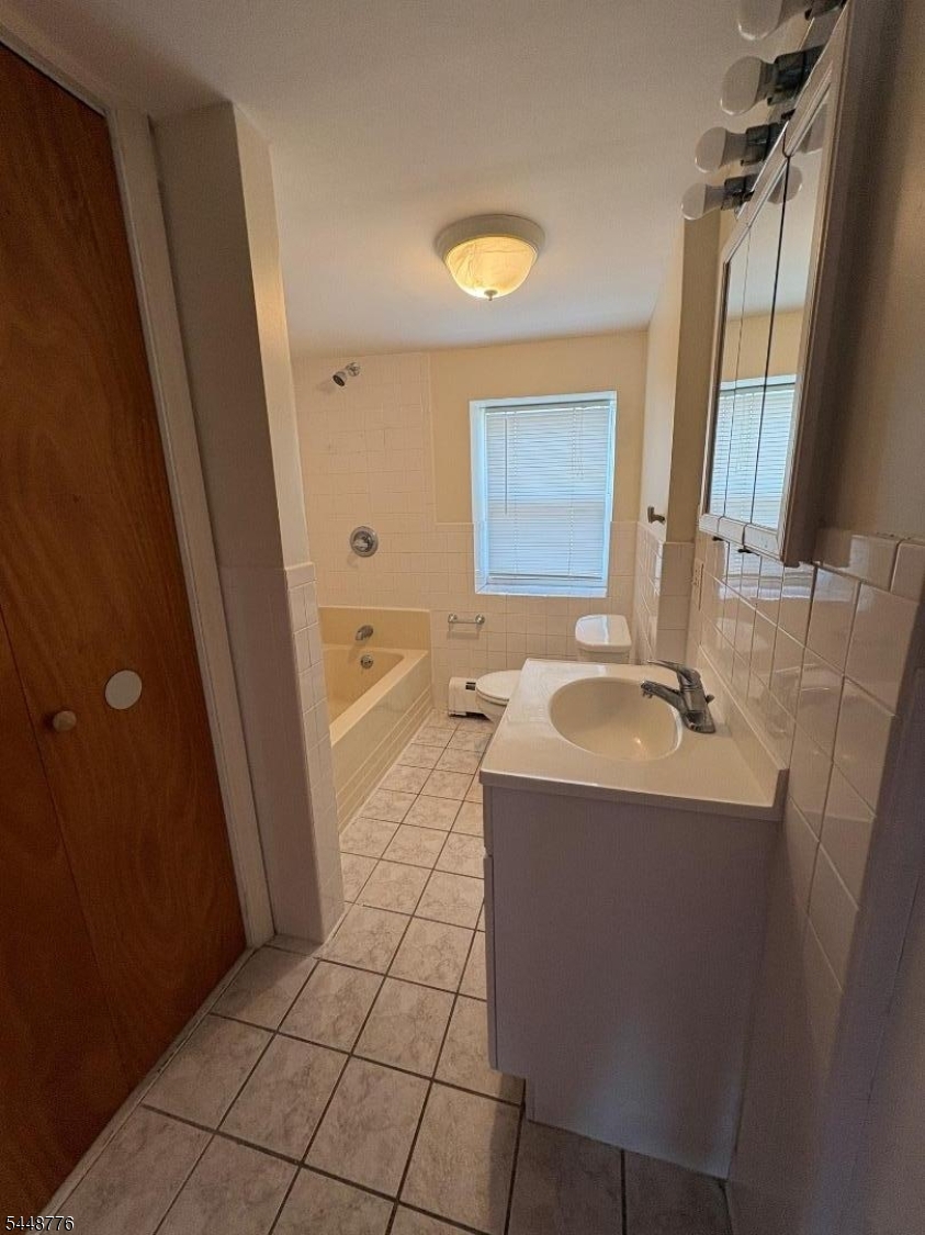 370 Main St Property Photo 14