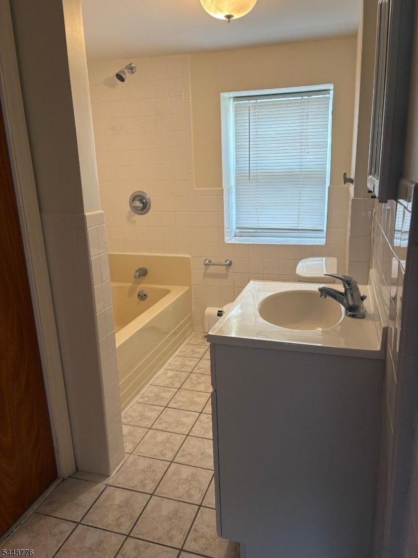 370 Main St Property Photo 15