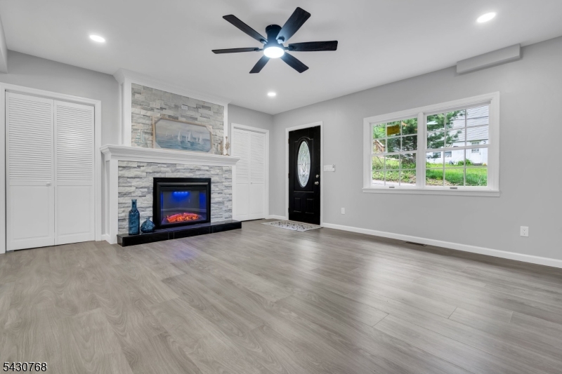 385 Maxim Dr Property Photo 10