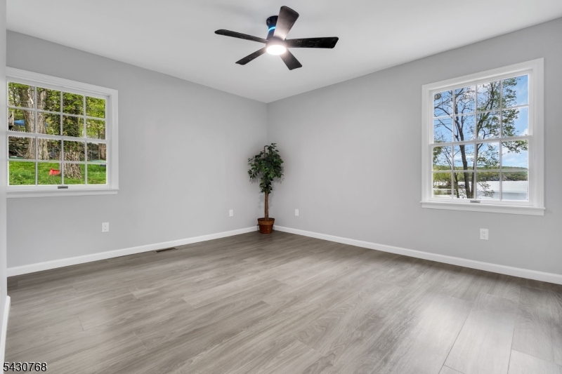 385 Maxim Dr Property Photo 17