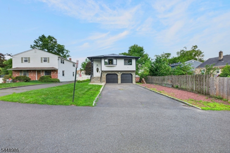 202 Tuttle St Property Photo 4