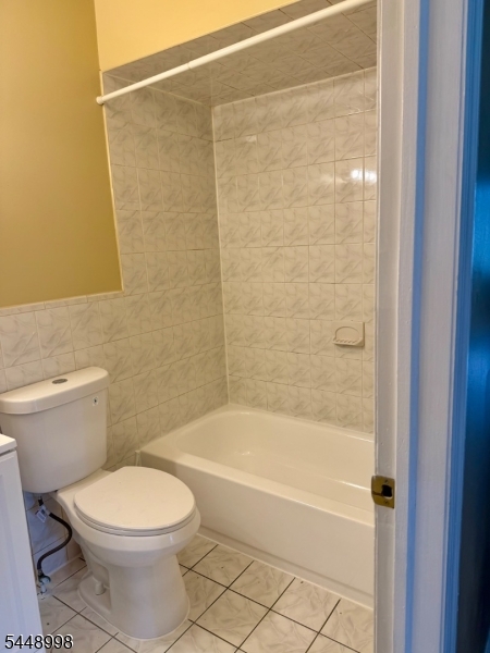1073 Bond St Property Photo 10