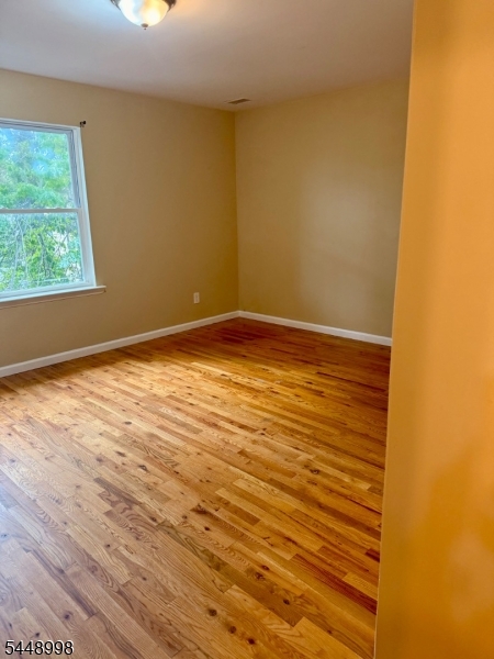 1073 Bond St Property Photo 11