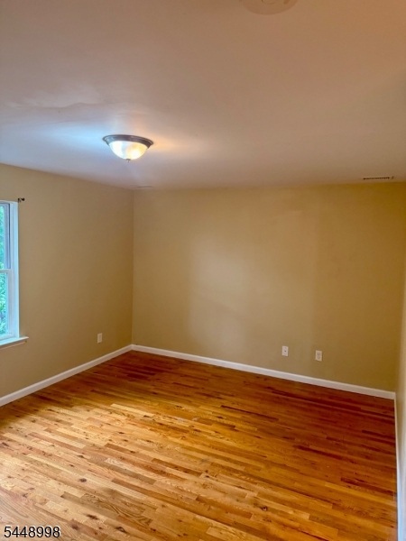 1073 Bond St Property Photo 12