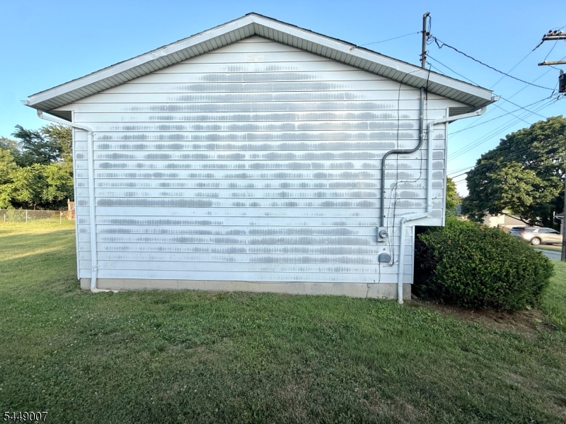 1085 Grand St Property Photo 2