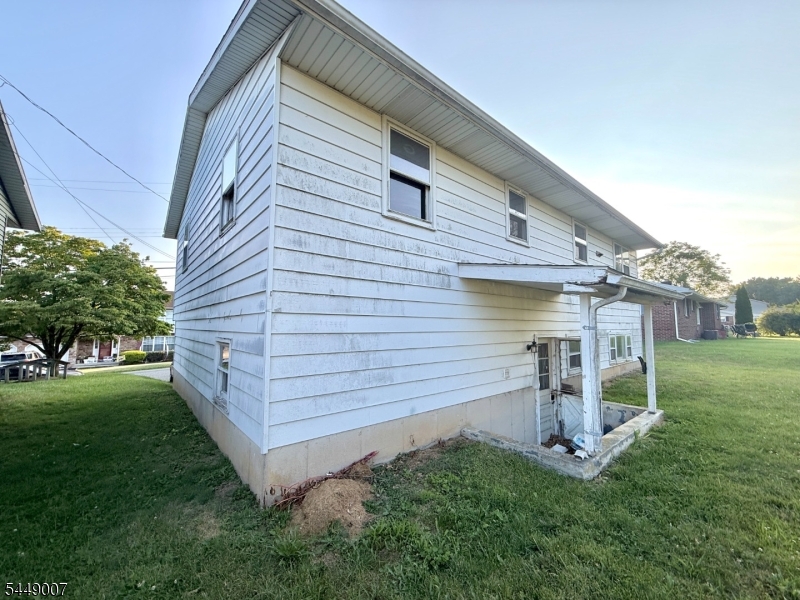 1085 Grand St Property Photo 5
