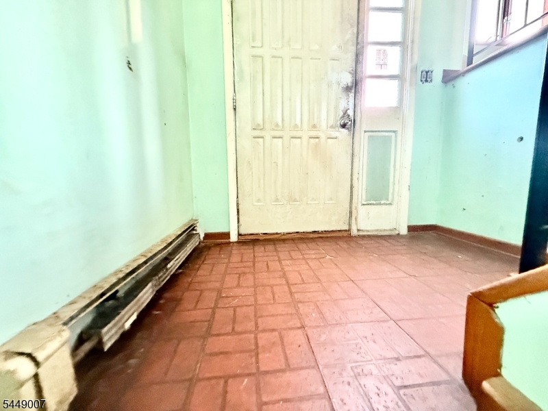 1085 Grand St Property Photo 13