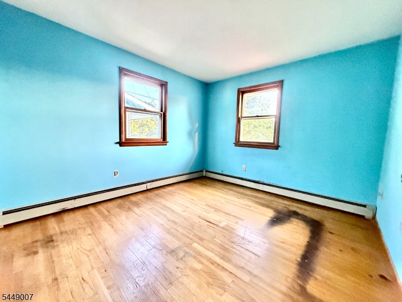 1085 Grand St Property Photo 19