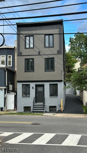 92 Bloomfield Ave 1 Property Photo 1