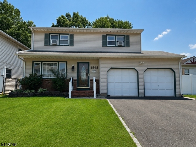 1565 Ridgeway St Property Photo 1