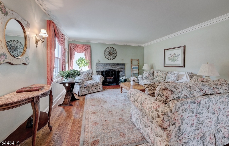 5 Birdseye Gln Property Photo 4