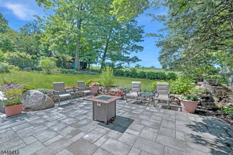 5 Birdseye Gln Property Photo 35