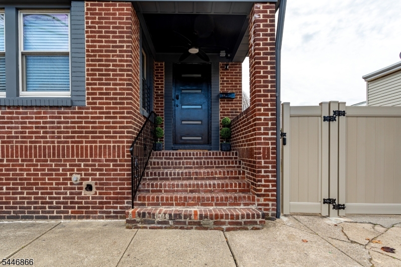 11 Edison St Property Photo 2
