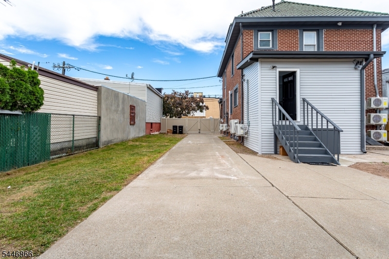 11 Edison St Property Photo 45