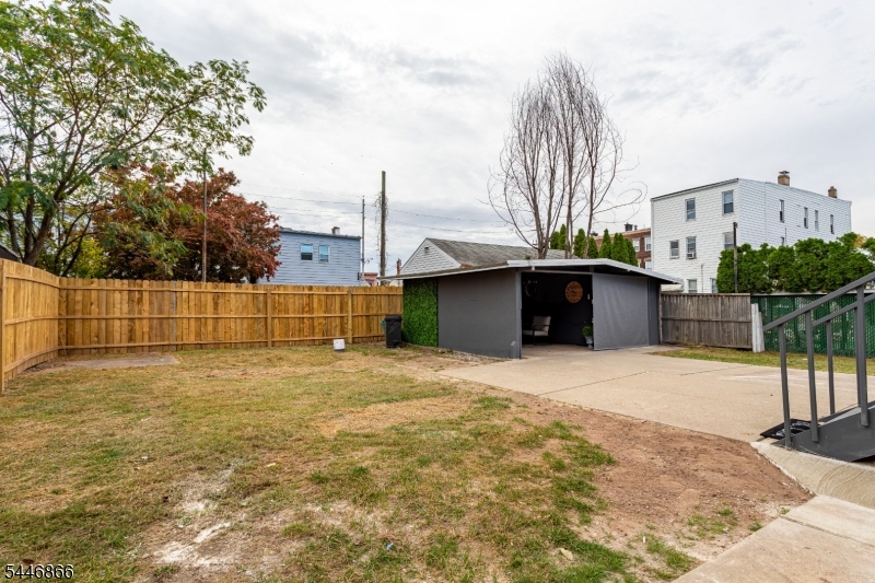 11 Edison St Property Photo 47
