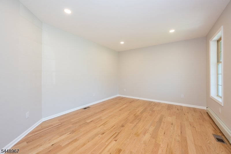 25 Park Pl Property Photo 5