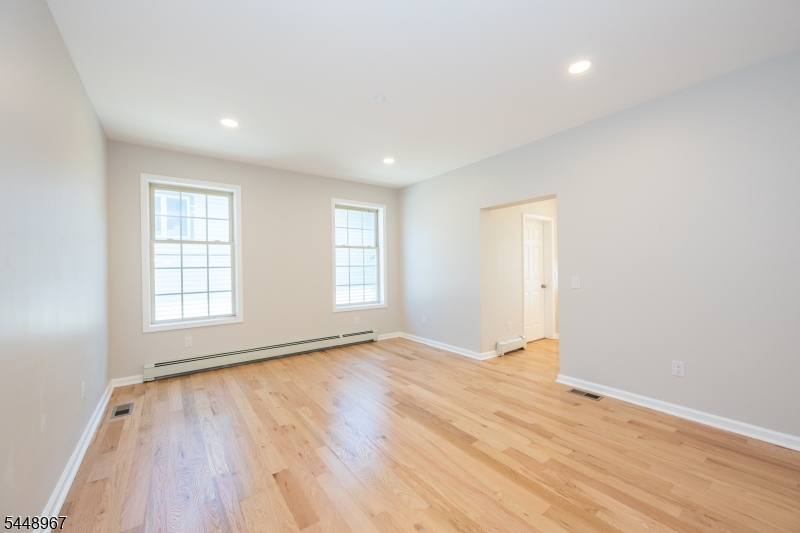 25 Park Pl Property Photo 7