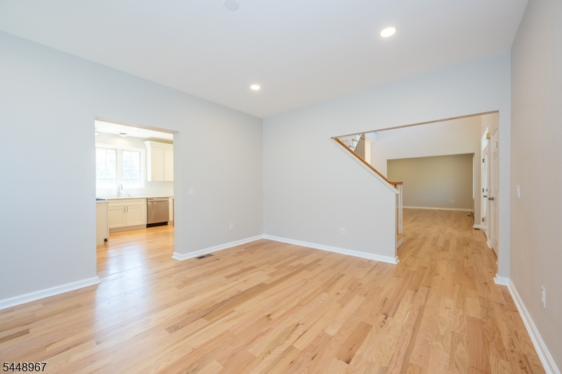25 Park Pl Property Photo 8
