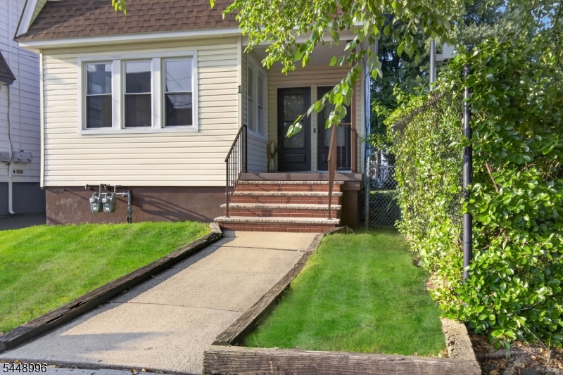 1 Hazel Ave Property Photo 3