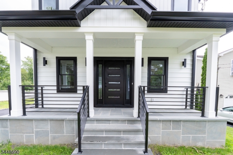 9 Hugenot St Property Photo 2