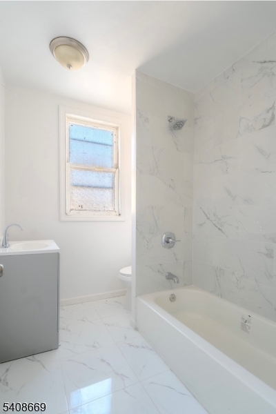 92 Florence Ave Property Photo 3