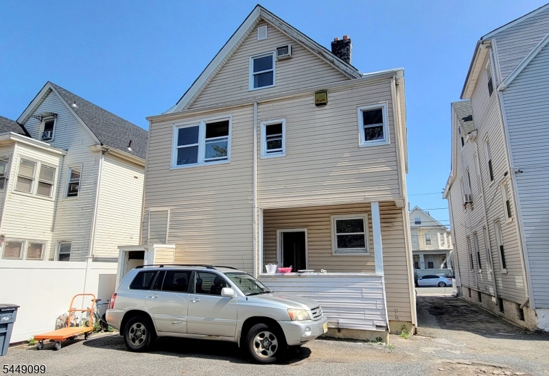 78 Van Buren St Property Photo 3