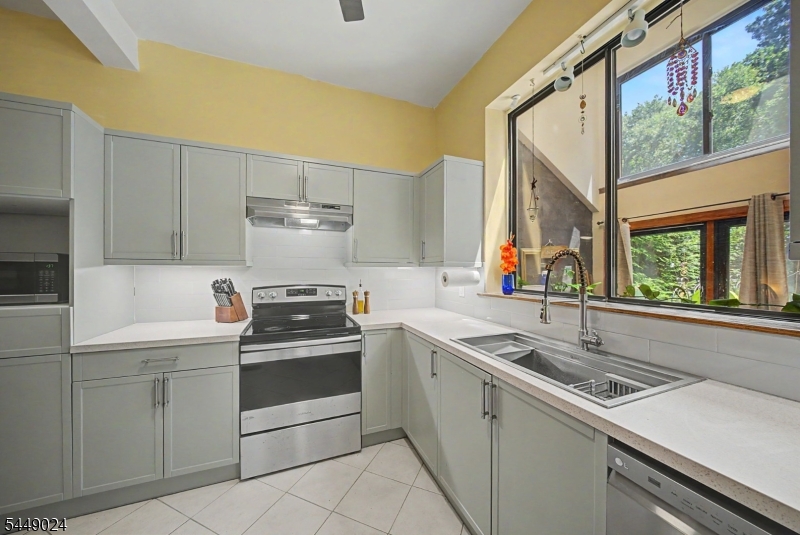 205 Joseph Ln Property Photo 3