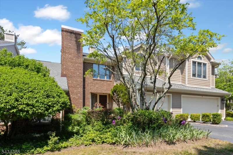 7 Lenox Ct Property Photo 2