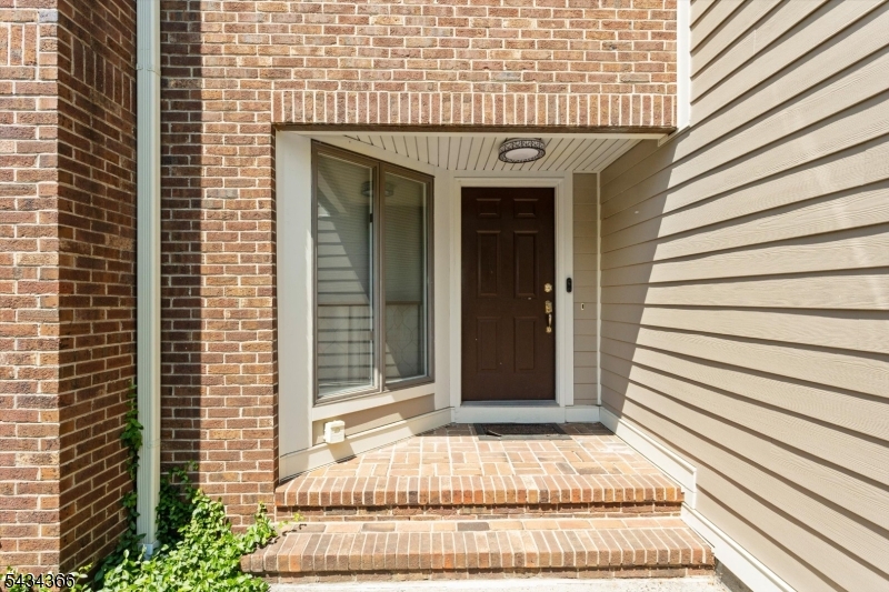 7 Lenox Ct Property Photo 3