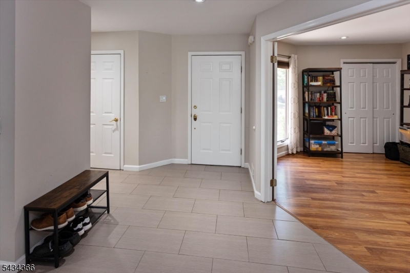 7 Lenox Ct Property Photo 4