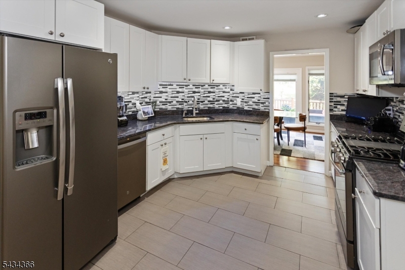 7 Lenox Ct Property Photo 12