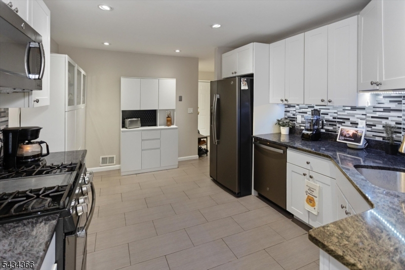 7 Lenox Ct Property Photo 13